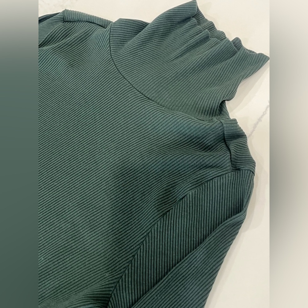 Old Navy Ribbed Dark green long sleeve Turtle neck
Women’s 3X